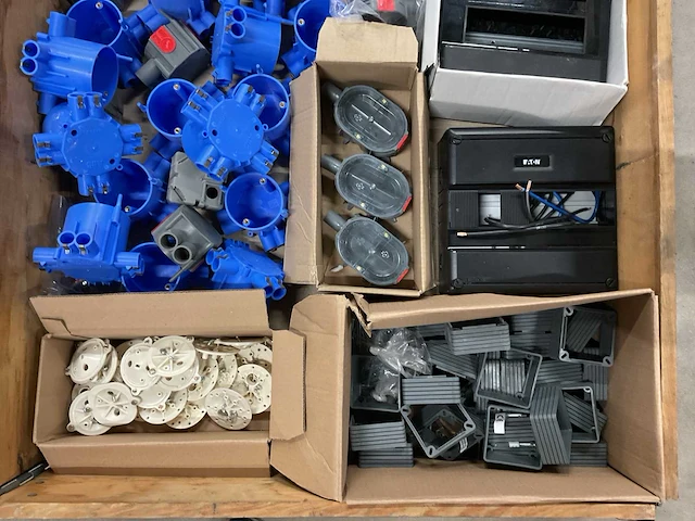 Partij installatiemateriaal - afbeelding 2 van  4
