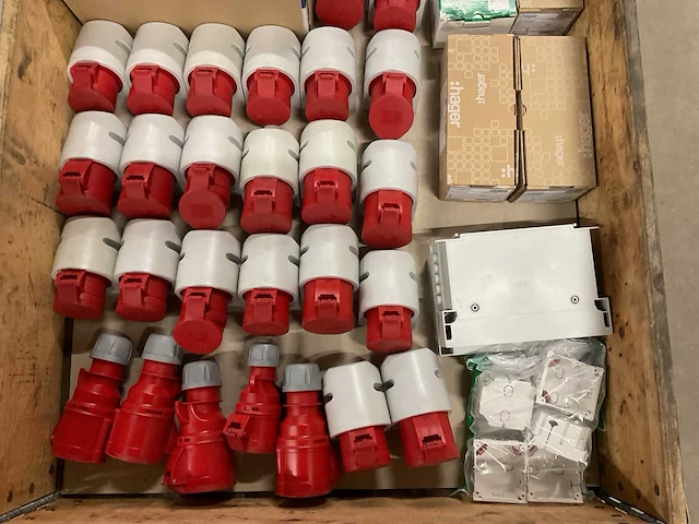 Partij installatiemateriaal - afbeelding 2 van  6