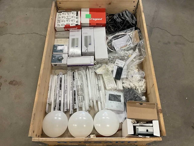 Partij installatiemateriaal - afbeelding 1 van  3