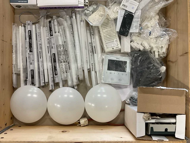 Partij installatiemateriaal - afbeelding 2 van  3