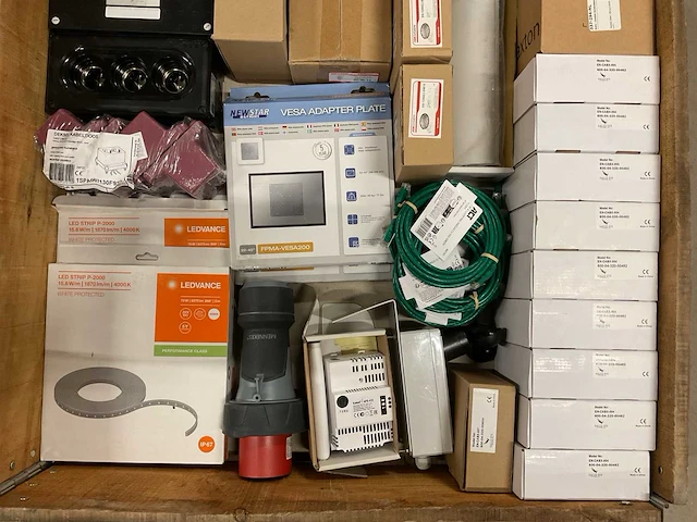 Partij installatiemateriaal - afbeelding 2 van  9