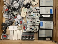 Partij installatiemateriaal - afbeelding 2 van  3