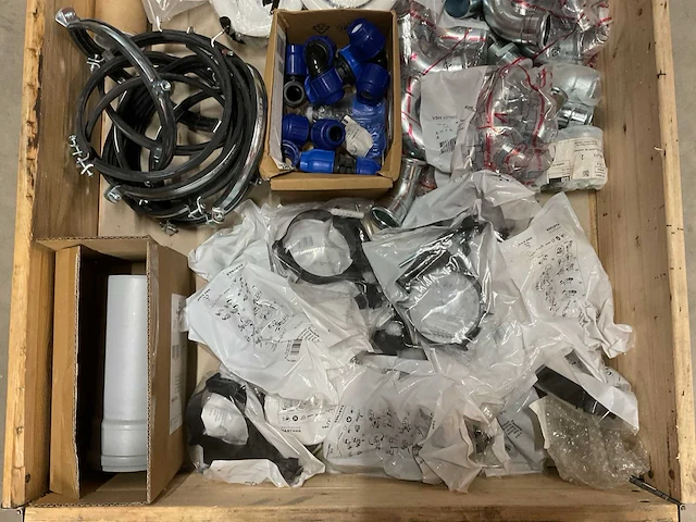 Partij installatiemateriaal - afbeelding 2 van  8