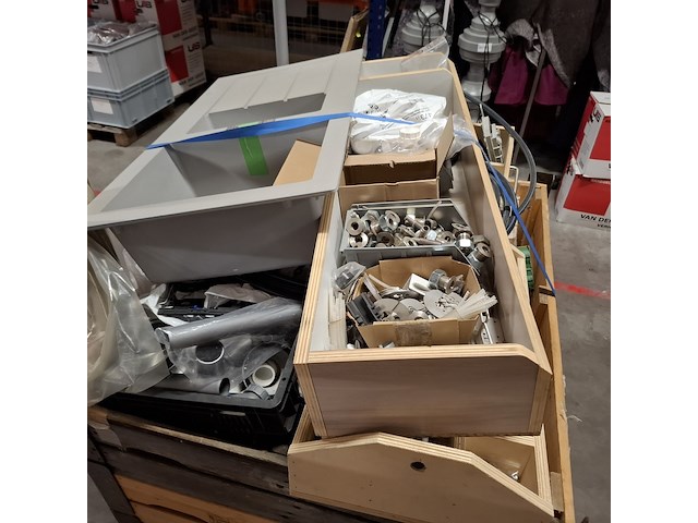 Partij installatiemateriaal - afbeelding 10 van  20