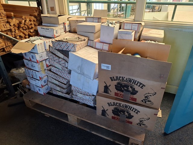 Partij installatiemateriaal - afbeelding 1 van  15