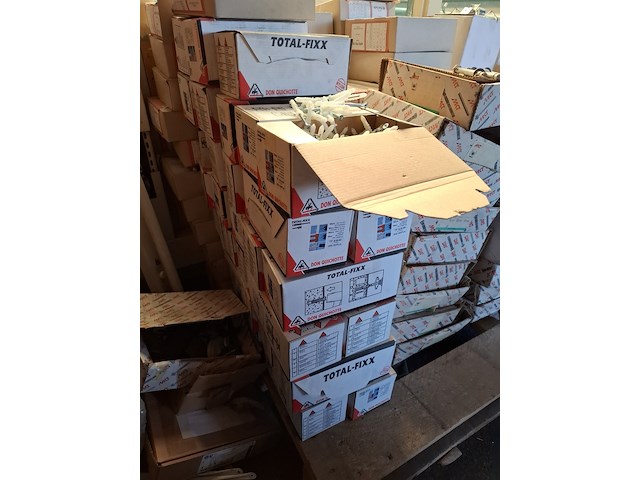 Partij installatiemateriaal - afbeelding 11 van  15