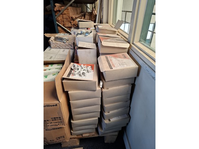 Partij installatiemateriaal - afbeelding 14 van  15