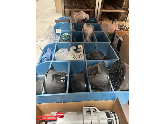 Partij installatiemateriaal - afbeelding 1 van  6