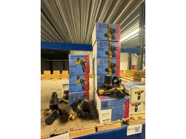 Partij installatiemateriaal - afbeelding 2 van  9