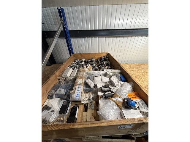 Partij installatiemateriaal - afbeelding 1 van  5