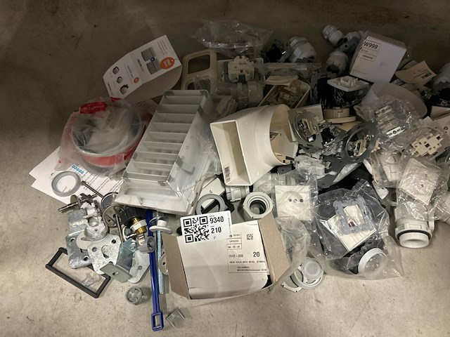 Partij installatiemateriaal - afbeelding 2 van  7