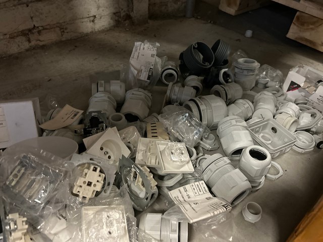 Partij installatiemateriaal - afbeelding 3 van  7