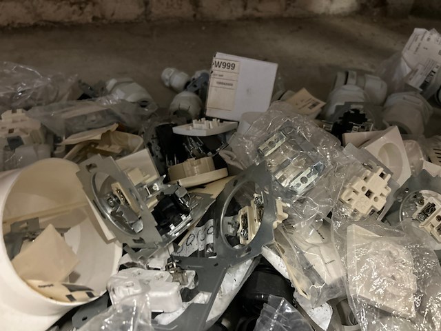 Partij installatiemateriaal - afbeelding 5 van  7