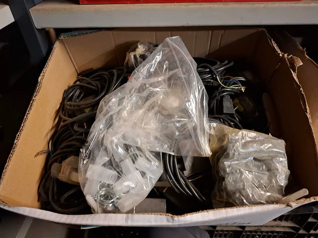 Partij installatiemateriaal - afbeelding 28 van  40