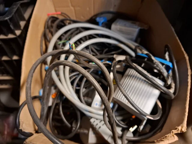 Partij installatiemateriaal - afbeelding 32 van  40