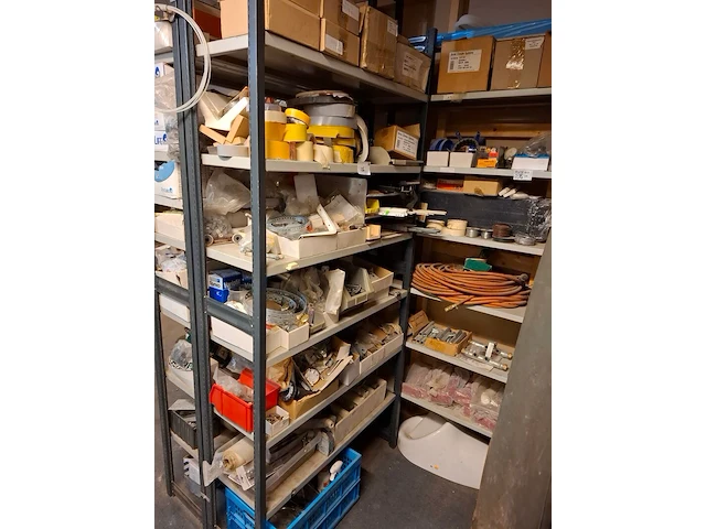 Partij installatiemateriaal - afbeelding 23 van  40