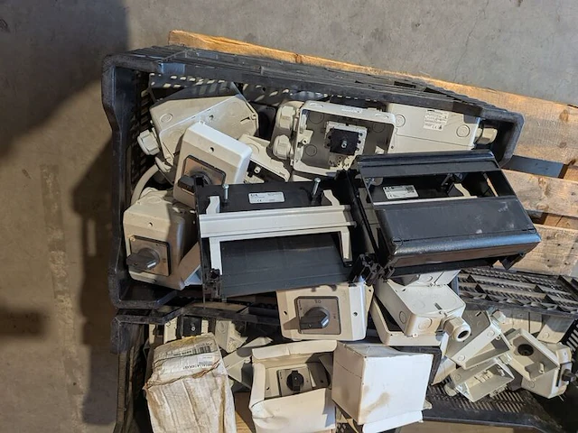 Partij installatiemateriaal - afbeelding 19 van  28