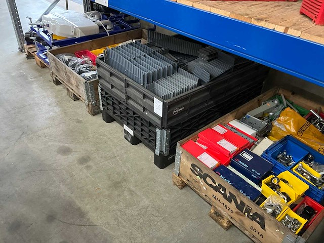 Partij installatiemateriaal - afbeelding 1 van  9