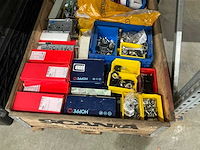 Partij installatiemateriaal - afbeelding 2 van  9