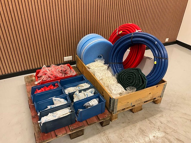 Partij installatiemateriaal - afbeelding 1 van  6