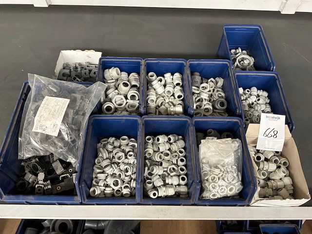Partij installatiemateriaal - afbeelding 1 van  5