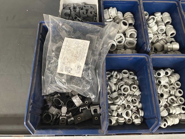 Partij installatiemateriaal - afbeelding 2 van  5
