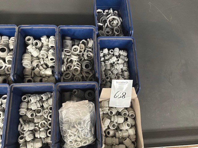 Partij installatiemateriaal - afbeelding 5 van  5