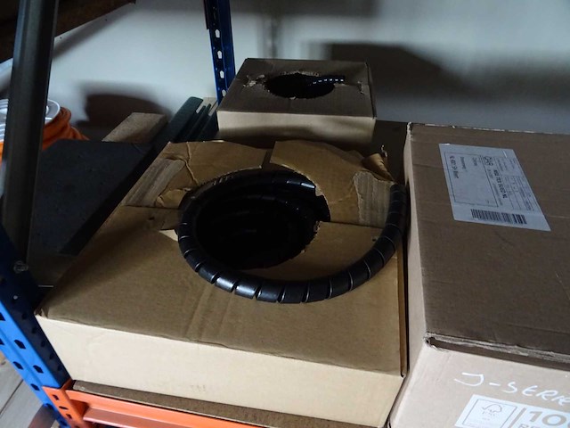 Partij installatiemateriaal - afbeelding 1 van  3