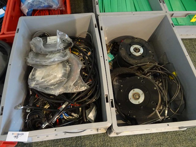 Partij installatiemateriaal - afbeelding 2 van  7