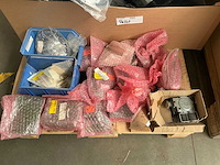 Partij installatiematerialen en technische componenten - afbeelding 1 van  3