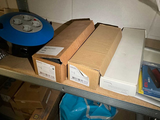 Partij installatiematerialen, gereedschappen en diversen - afbeelding 6 van  32