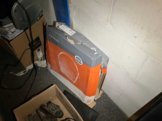 Partij installatiematerialen, gereedschappen en diversen - afbeelding 8 van  32