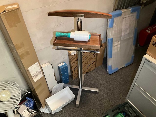 Partij installatiematerialen, gereedschappen en diversen - afbeelding 15 van  32