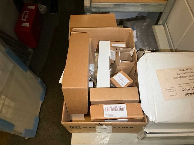 Partij installatiematerialen, gereedschappen en diversen - afbeelding 18 van  32