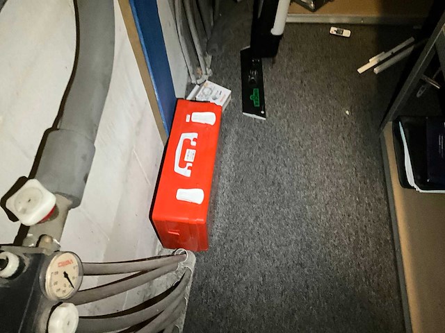 Partij installatiematerialen, gereedschappen en diversen - afbeelding 20 van  32