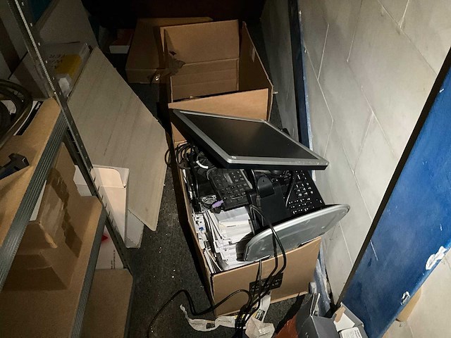 Partij installatiematerialen, gereedschappen en diversen - afbeelding 23 van  32