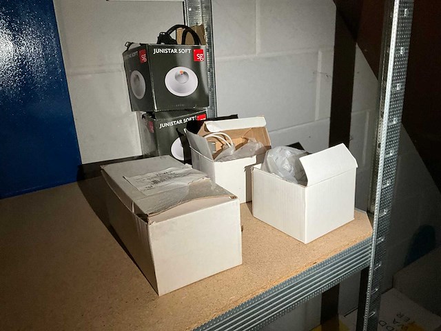 Partij installatiematerialen, gereedschappen en diversen - afbeelding 28 van  32
