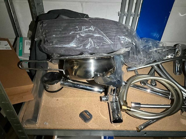 Partij installatiematerialen, gereedschappen en diversen - afbeelding 29 van  32