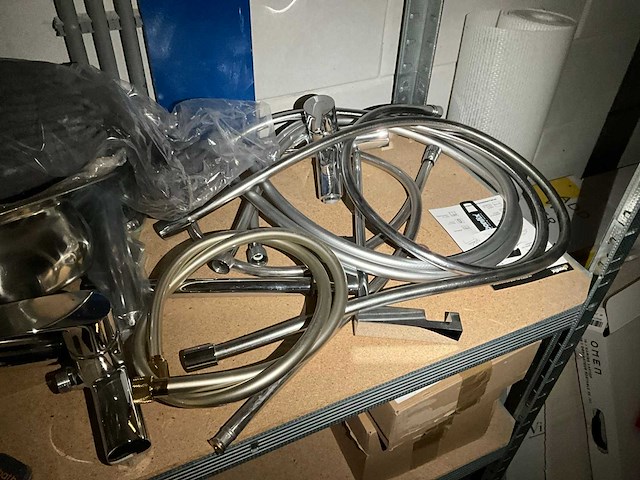 Partij installatiematerialen, gereedschappen en diversen - afbeelding 30 van  32