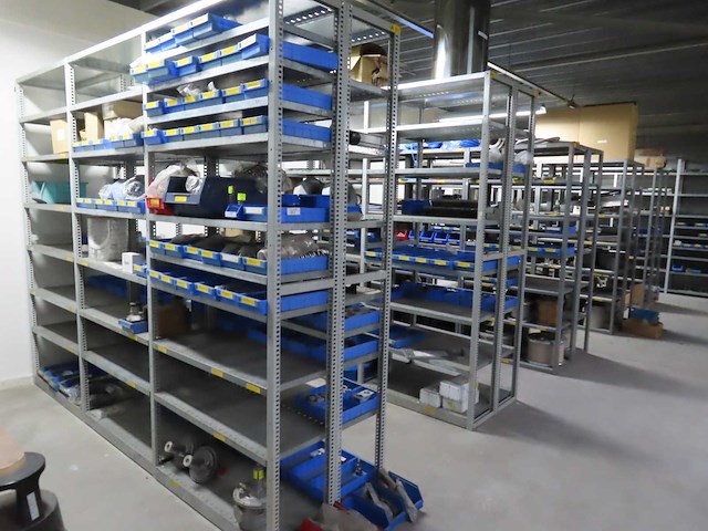 Partij installatiematerialen - afbeelding 1 van  71