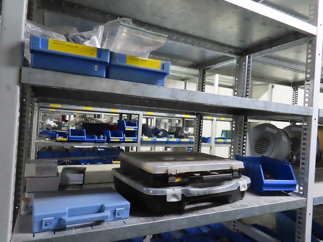 Partij installatiematerialen - afbeelding 15 van  71