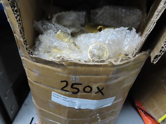 Partij installatiematerialen - afbeelding 30 van  71