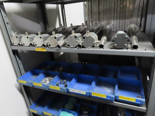 Partij installatiematerialen - afbeelding 33 van  71