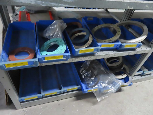 Partij installatiematerialen - afbeelding 12 van  50