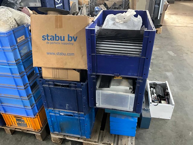 Partij installatiematerialen - afbeelding 2 van  4