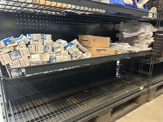 Partij installatietechniek accessoires w.o. mountain rail kit w.o. phillips, siemens, osram - afbeelding 1 van  7