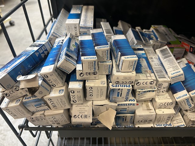 Partij installatietechniek accessoires w.o. mountain rail kit w.o. phillips, siemens, osram - afbeelding 2 van  7