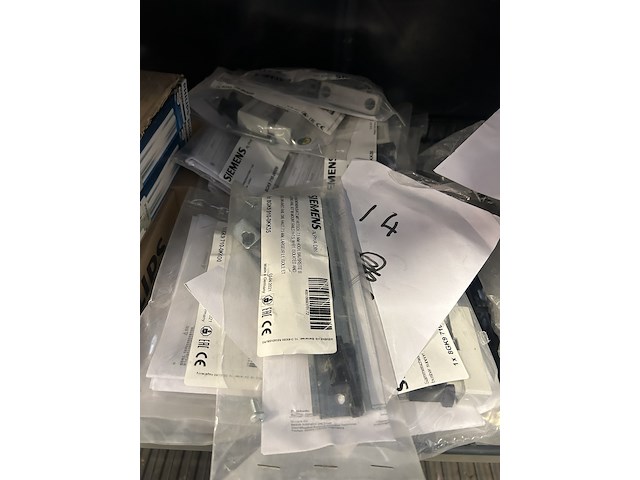 Partij installatietechniek accessoires w.o. mountain rail kit w.o. phillips, siemens, osram - afbeelding 4 van  7