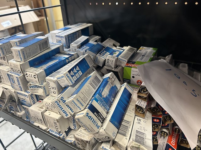 Partij installatietechniek accessoires w.o. mountain rail kit w.o. phillips, siemens, osram - afbeelding 7 van  7