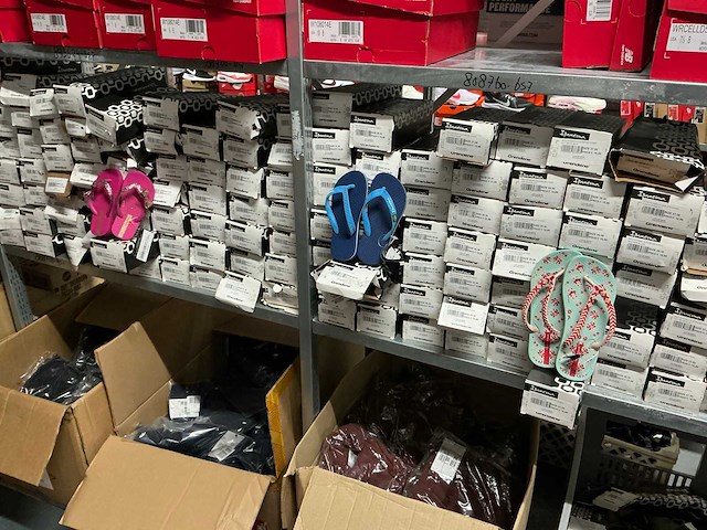 Partij ipanema kinder slippers (133x) - afbeelding 1 van  16